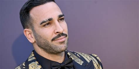 adil rami naked|Adil Rami se filme Nu devant le miroir